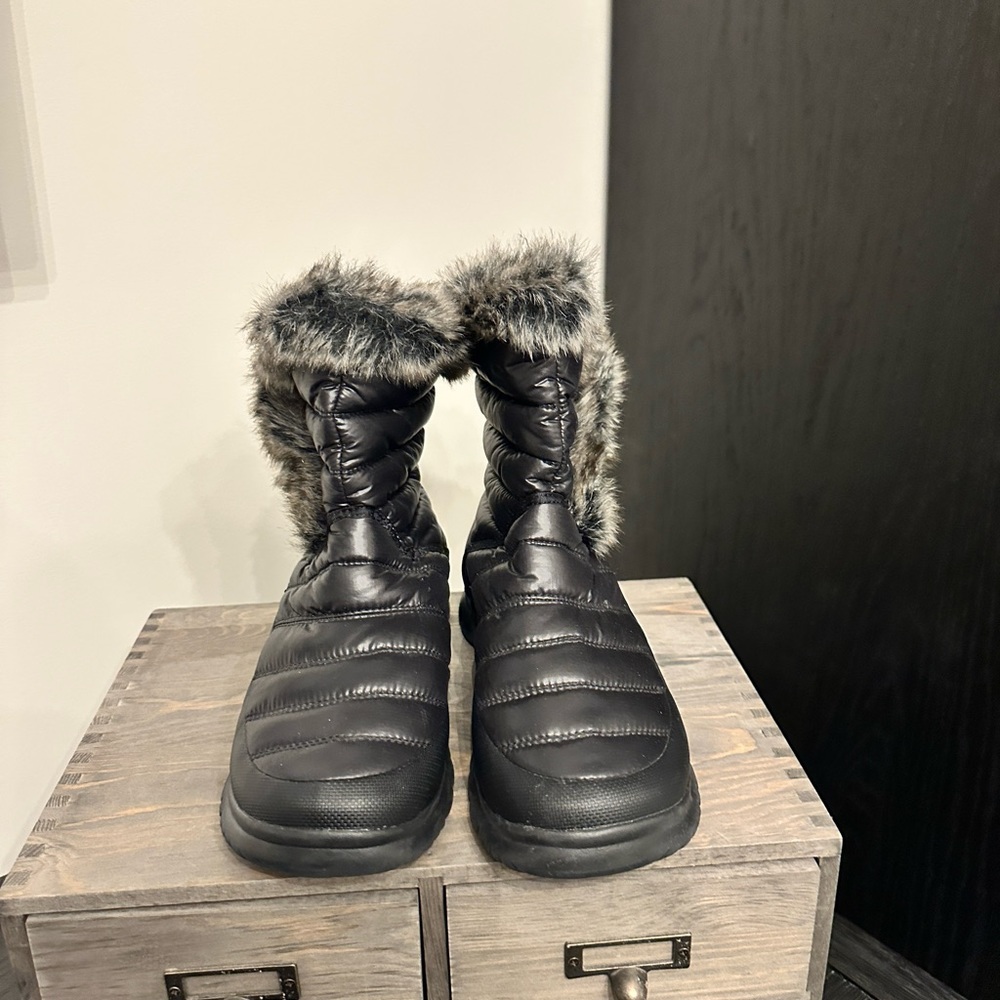 Northface Thermoball Fur Booties Womens Size 9